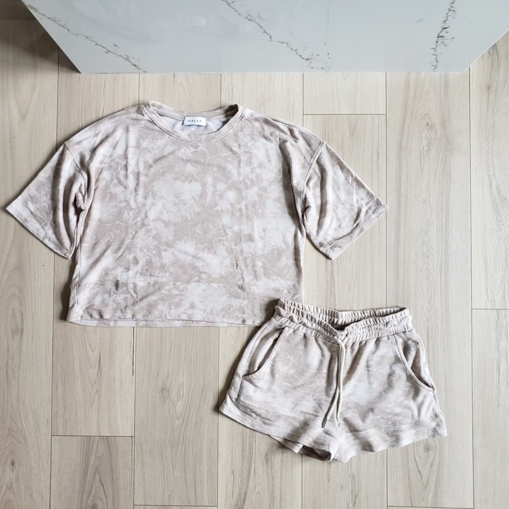 Gilli Lounge Set Womens Small Tan Tie Dye Short Sleeve Top and Shorts Loungewear